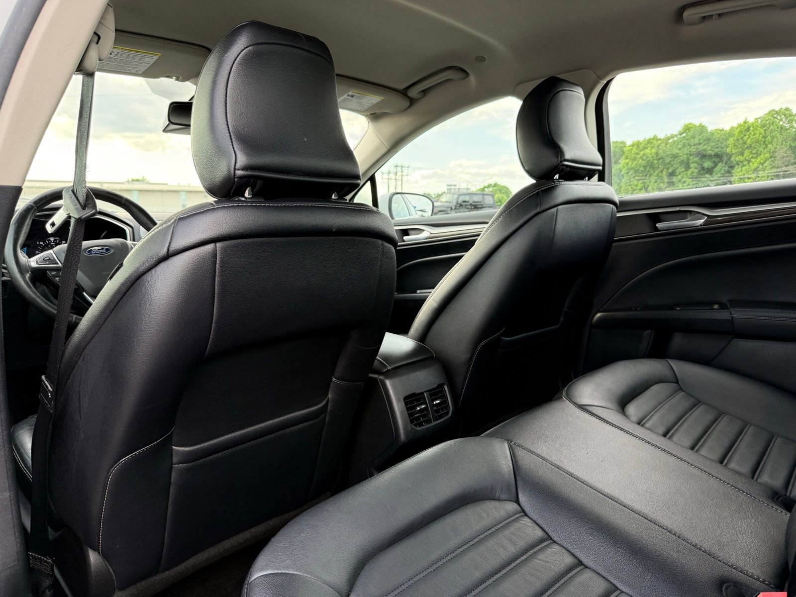 Used 2018 Ford Fusion SE w/ Equipment Group 602A FWD image 18