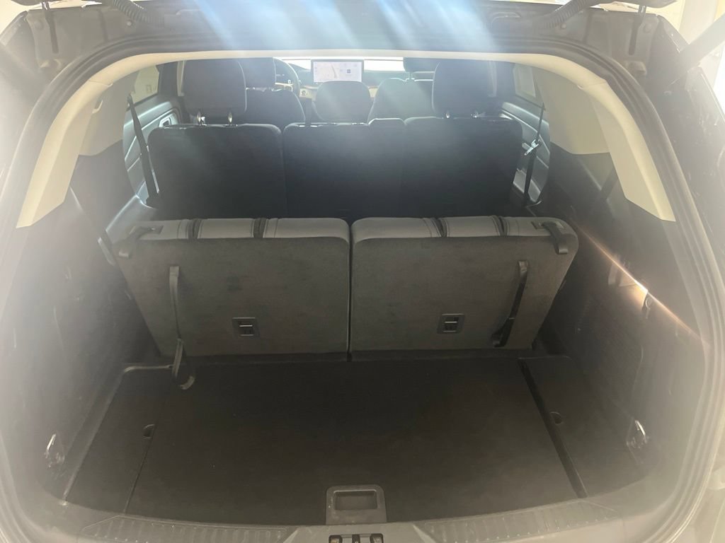 Used 2025 Ford Explorer Active AWD/4WD image 32