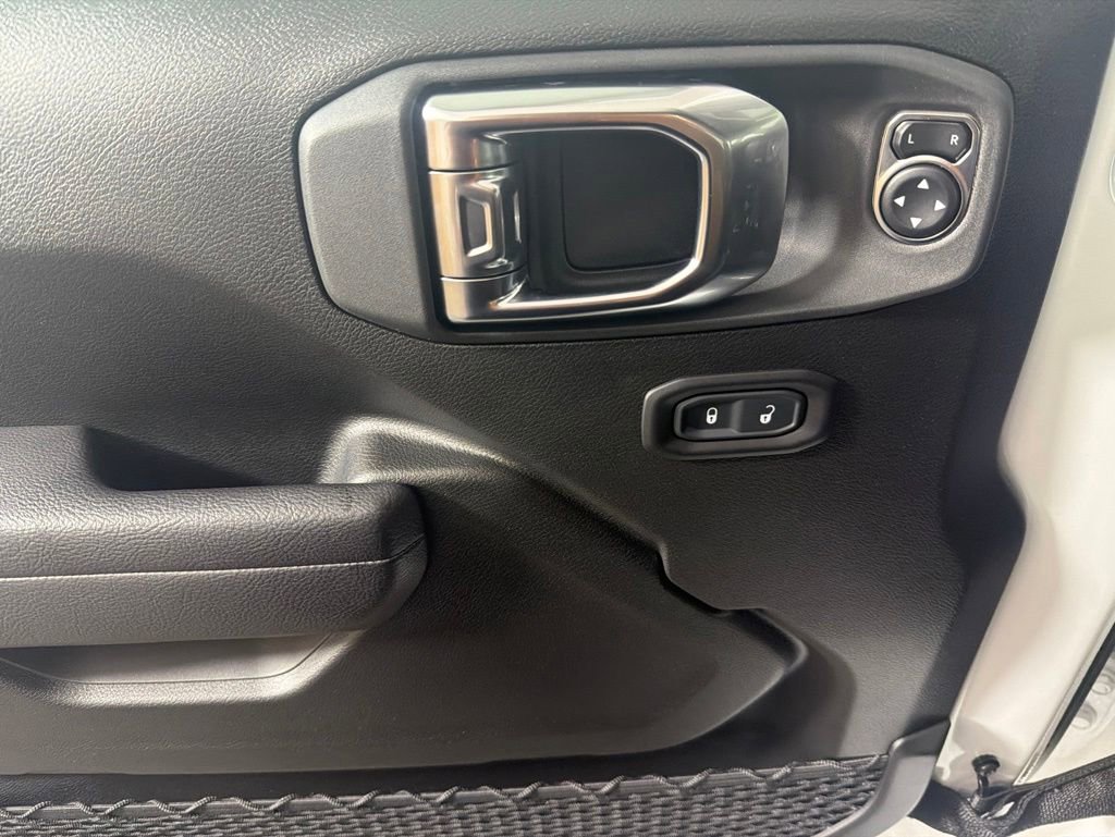 Used 2025 Jeep Wrangler Unlimited Sport AWD/4WD image 21