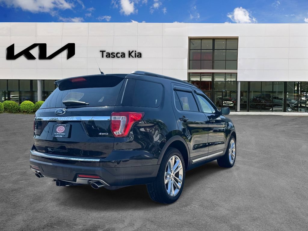 Used 2018 Ford Explorer XLT w/ Equipment Group 202A AWD/4WD image 4