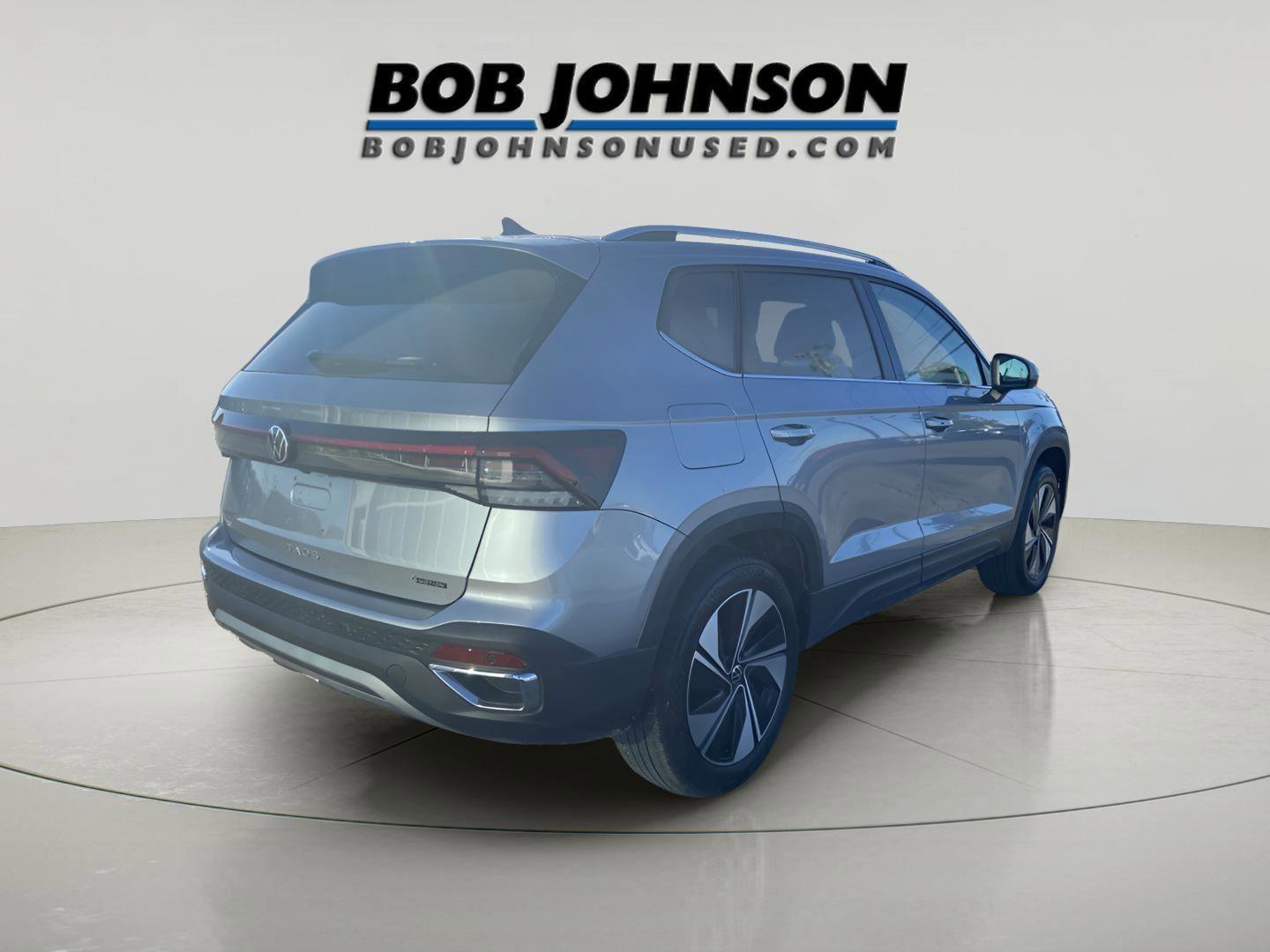 Used 2025 Volkswagen Taos SE w/ Panoramic Sunroof Package image 7