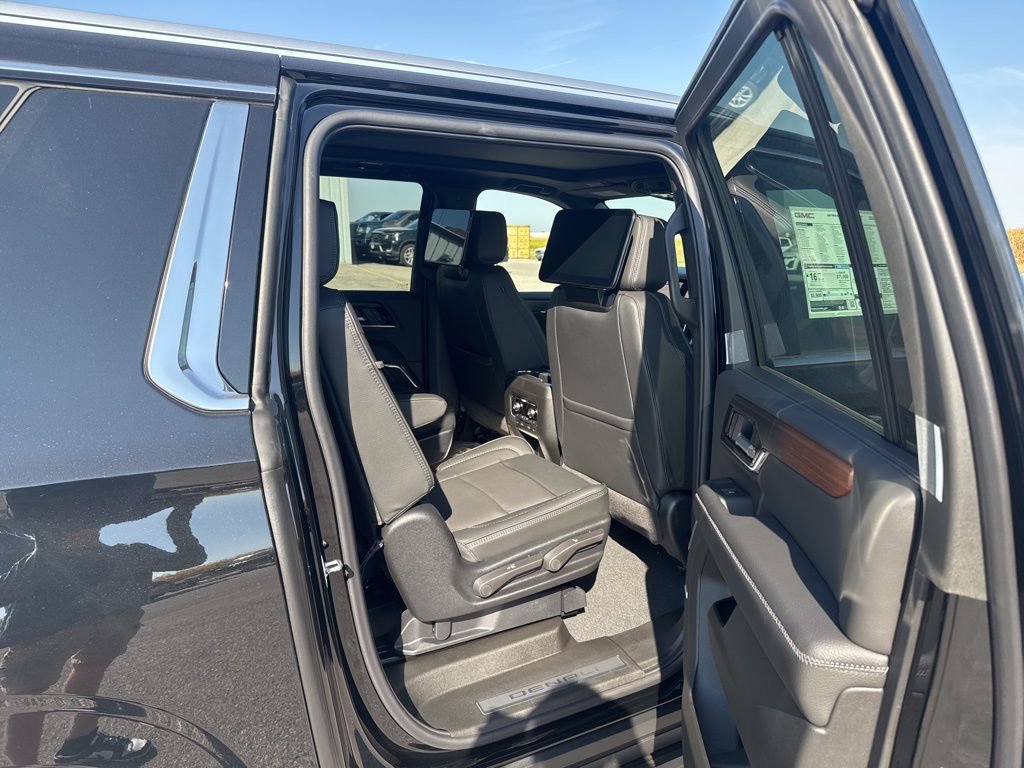 New 2026 GMC Yukon XL Denali w/ Denali Reserve Package image 13