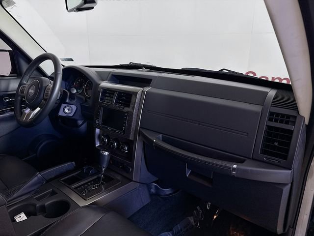 Used 2012 Jeep Liberty Limited w/ Tire & Wheel Group AWD/4WD image 27