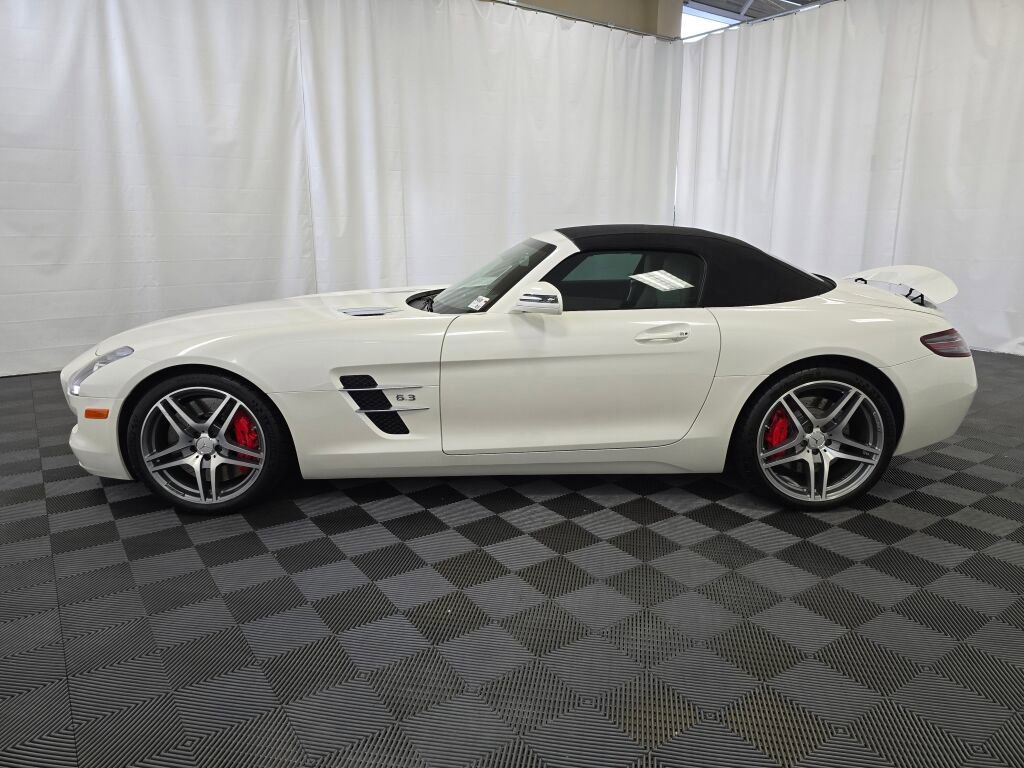Used 2012 Mercedes-Benz SLS AMG Roadster image 3