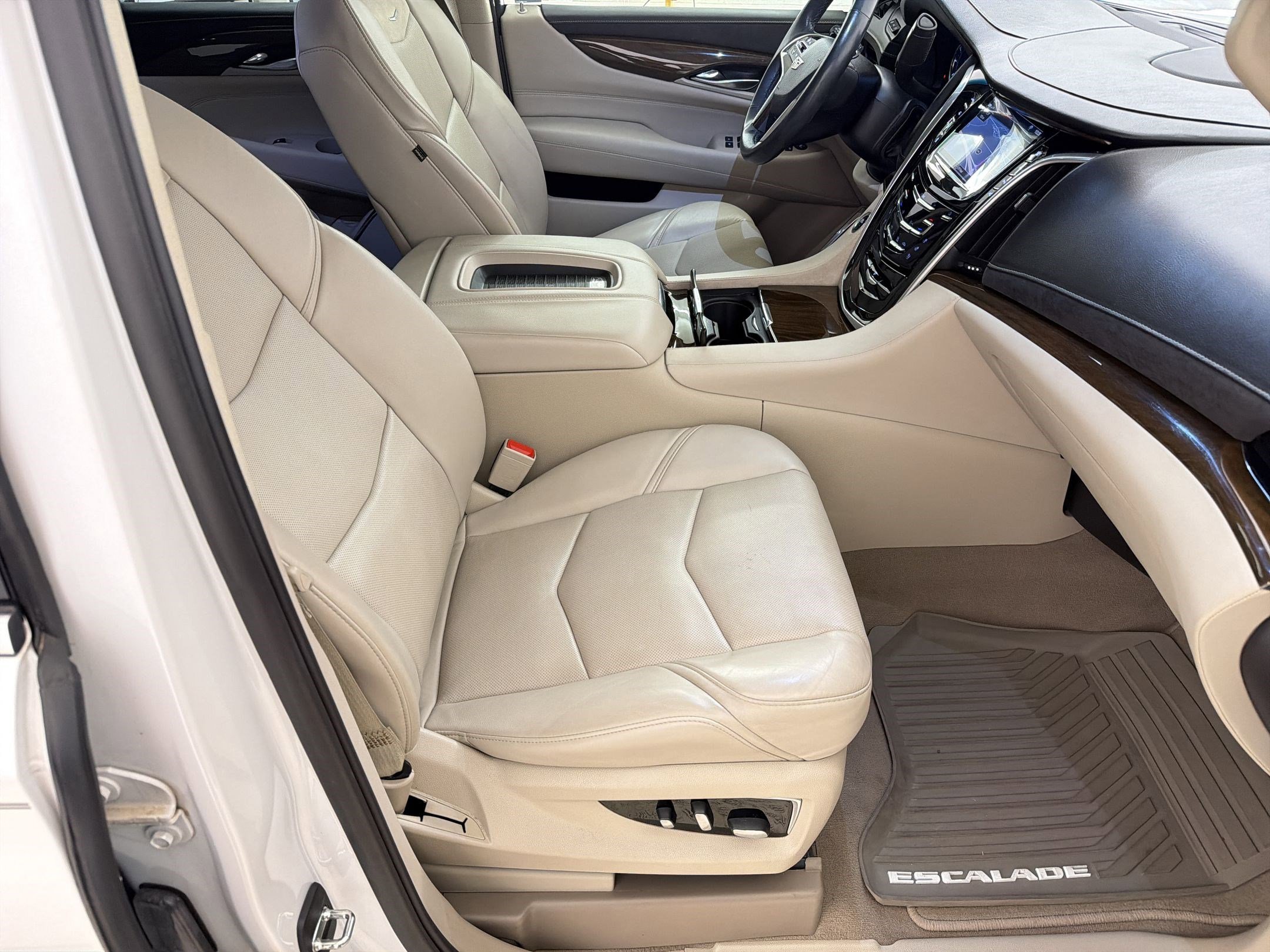 Used 2020 Cadillac Escalade Luxury image 30