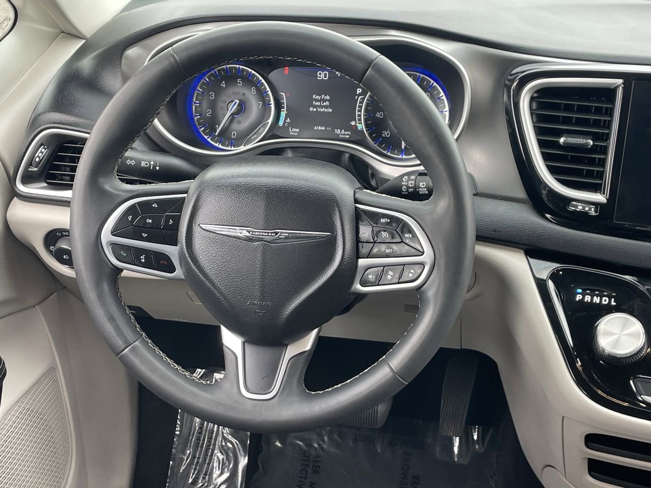 Used 2023 Chrysler Pacifica Touring-L image 17