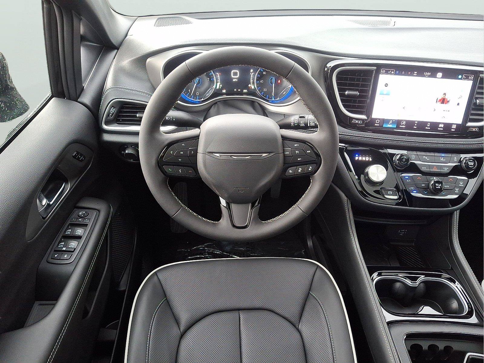 New 2027 Chrysler Pacifica Limited AWD/4WD image 7