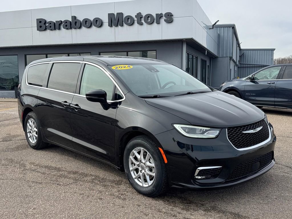 Used 2024 Chrysler Pacifica Touring-L image 1
