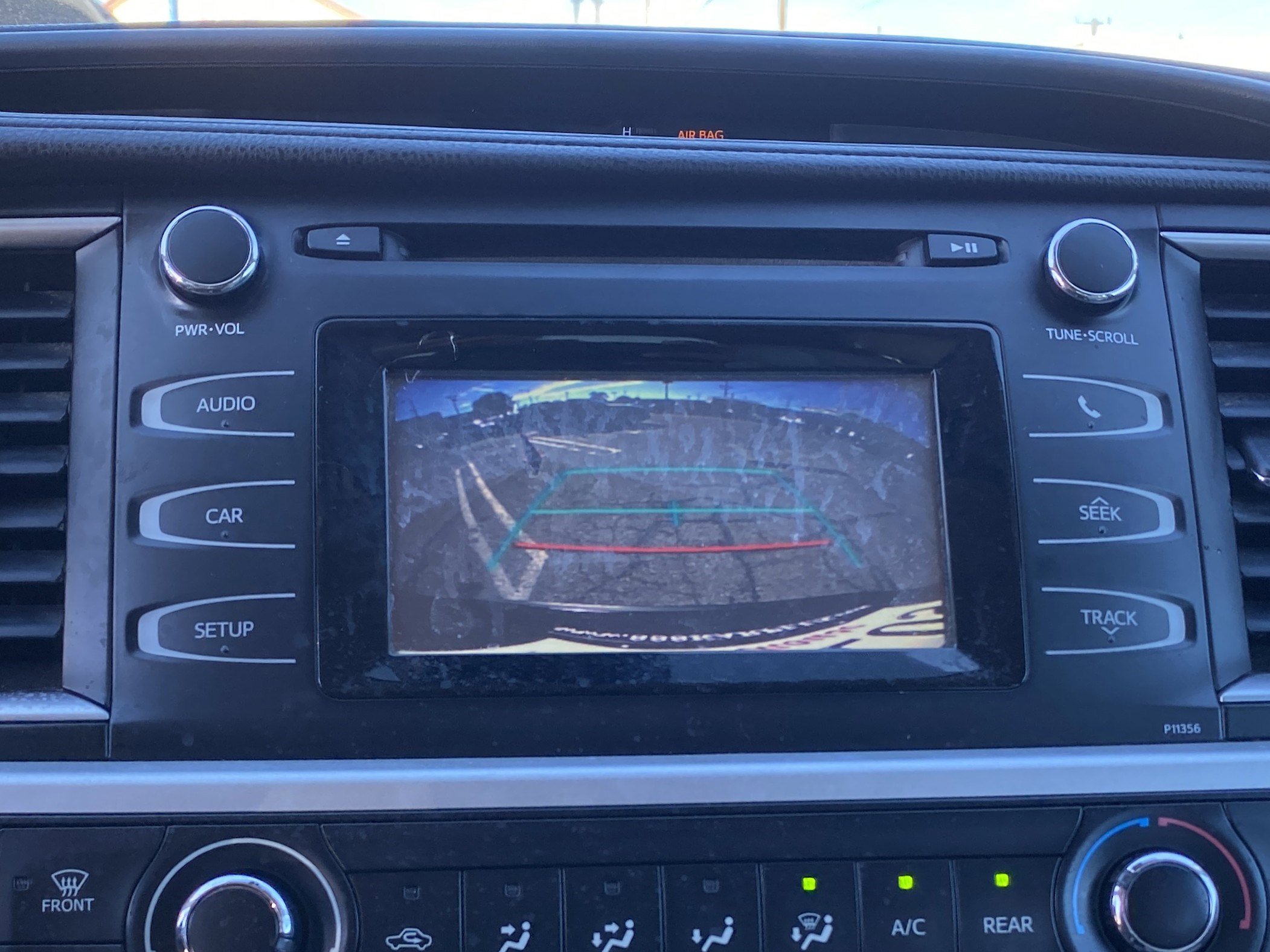 Used 2018 Toyota Highlander LE w/ Carpet Mat Package (TMS) image 12