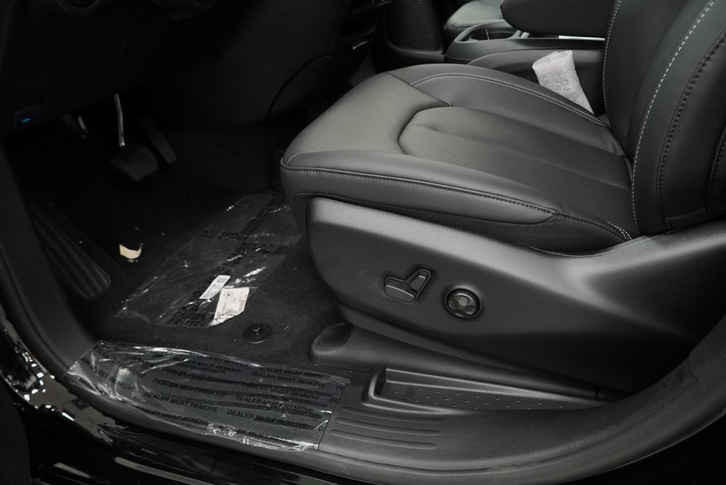 New 2027 Chrysler Pacifica Select FWD image 28
