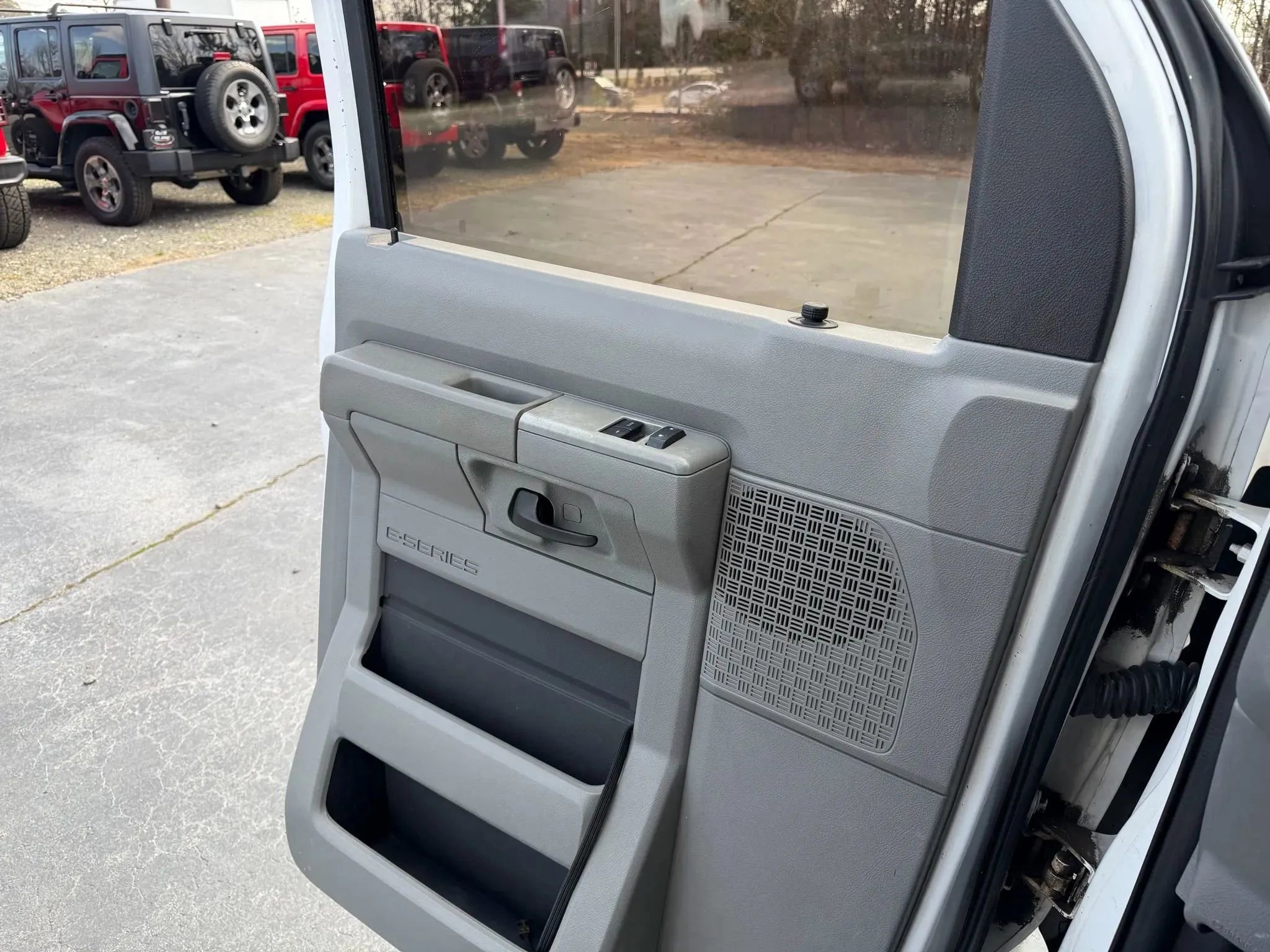 Used 2010 Ford E-250 and Econoline 250 image 21