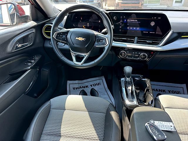 Used 2024 Chevrolet Trax LT w/ Sunroof Package FWD image 23