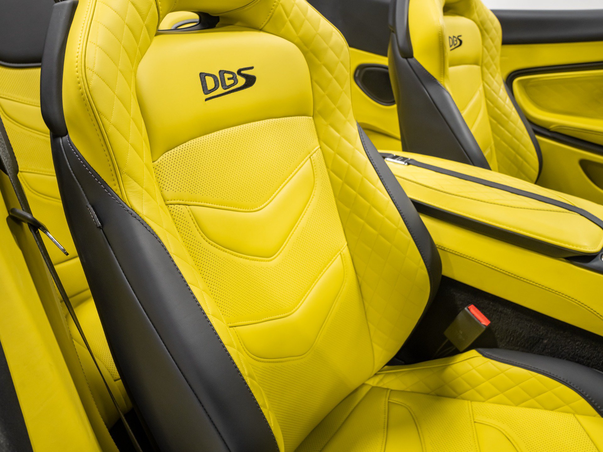 Used 2023 Aston Martin DBS Superleggera Volante RWD image 91