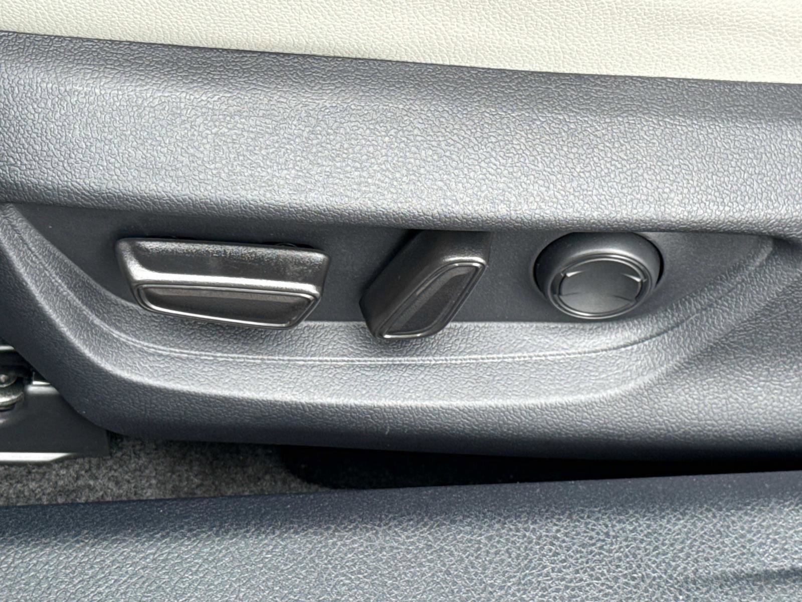 Used 2025 Toyota Camry XLE image 15