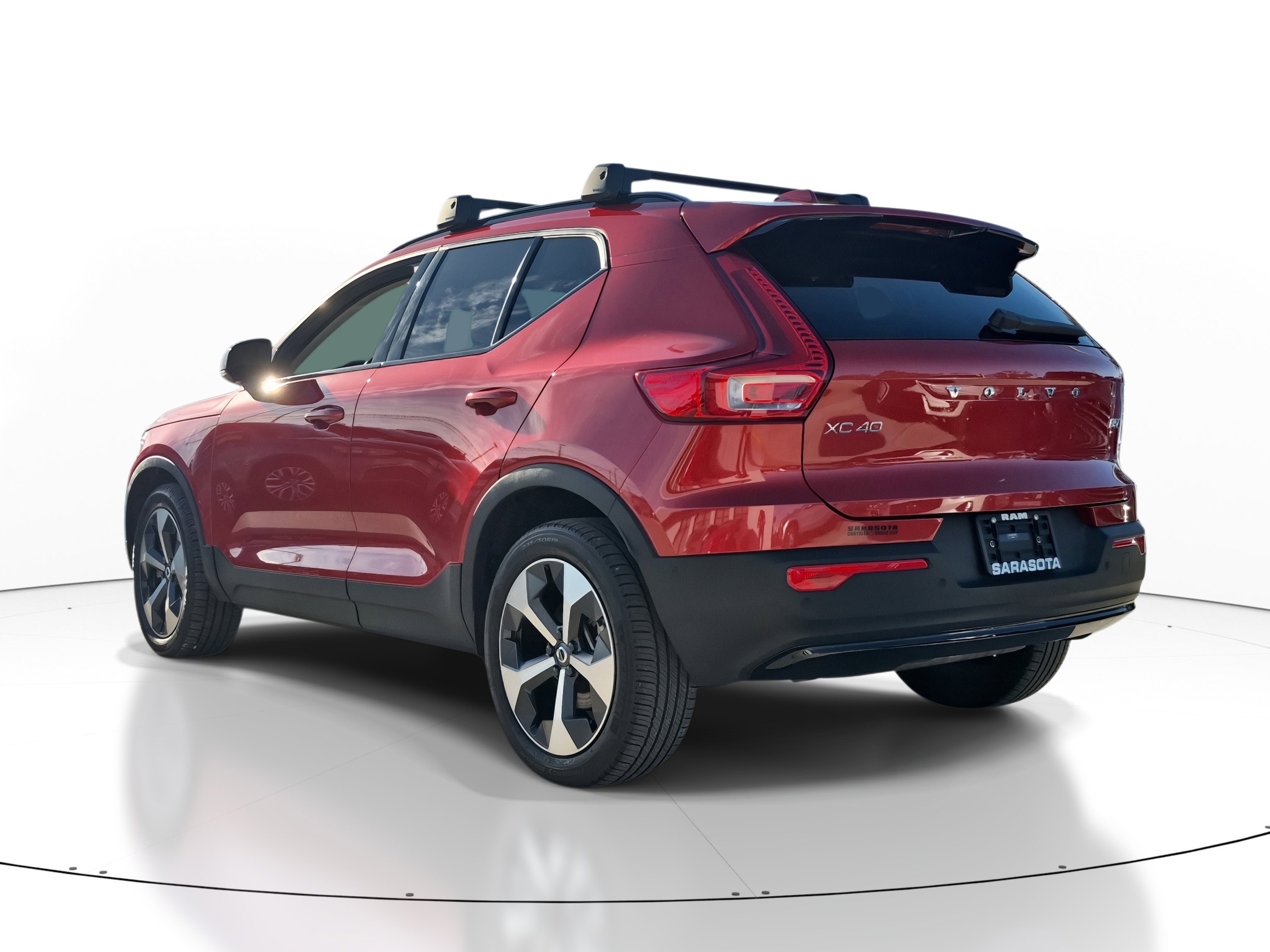 Used 2023 Volvo XC40 B5 Plus w/ Driver Assist Package image 4