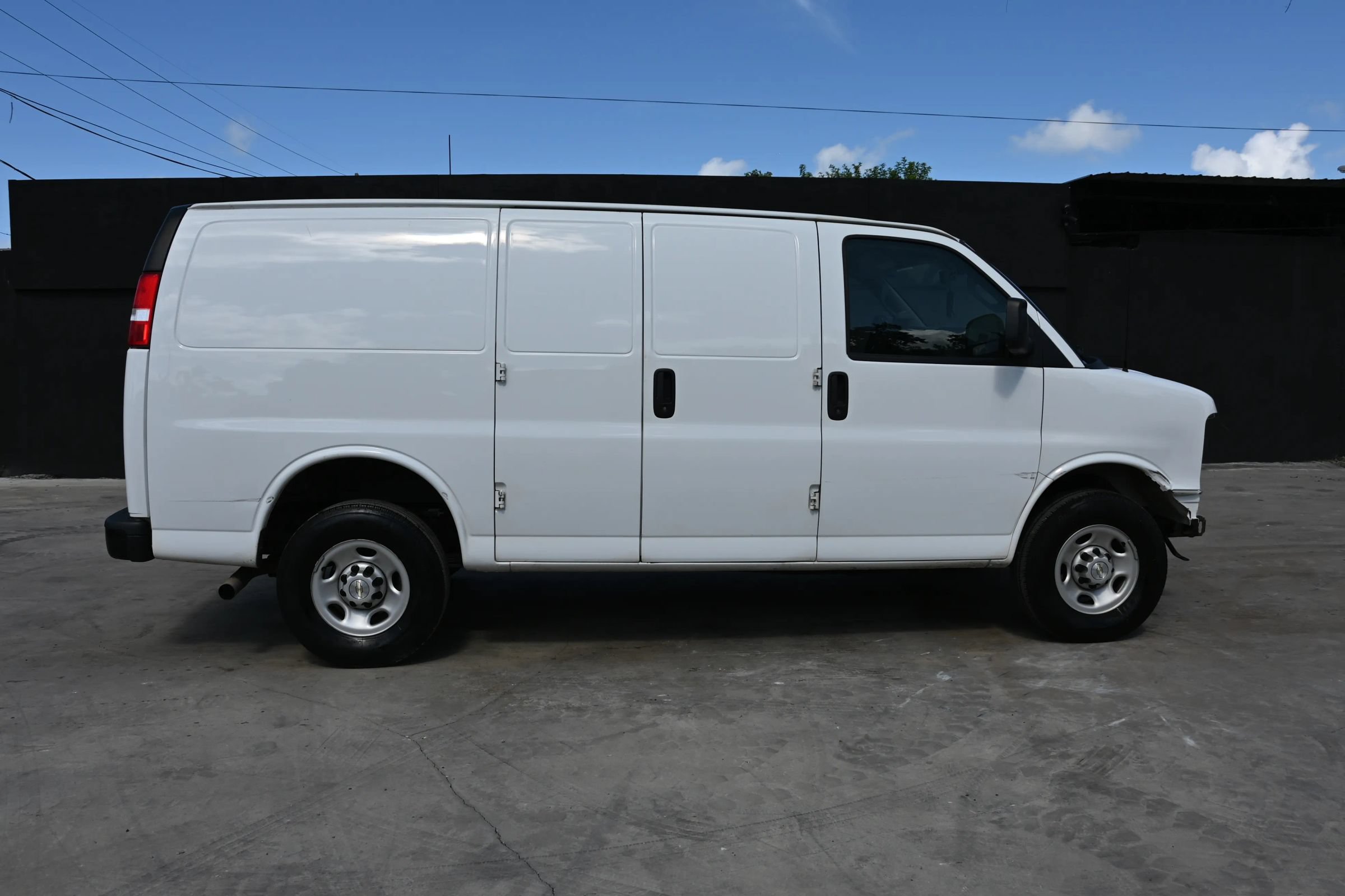 Used 2023 Chevrolet Express 2500 w/ Driver Convenience Package RWD image 6