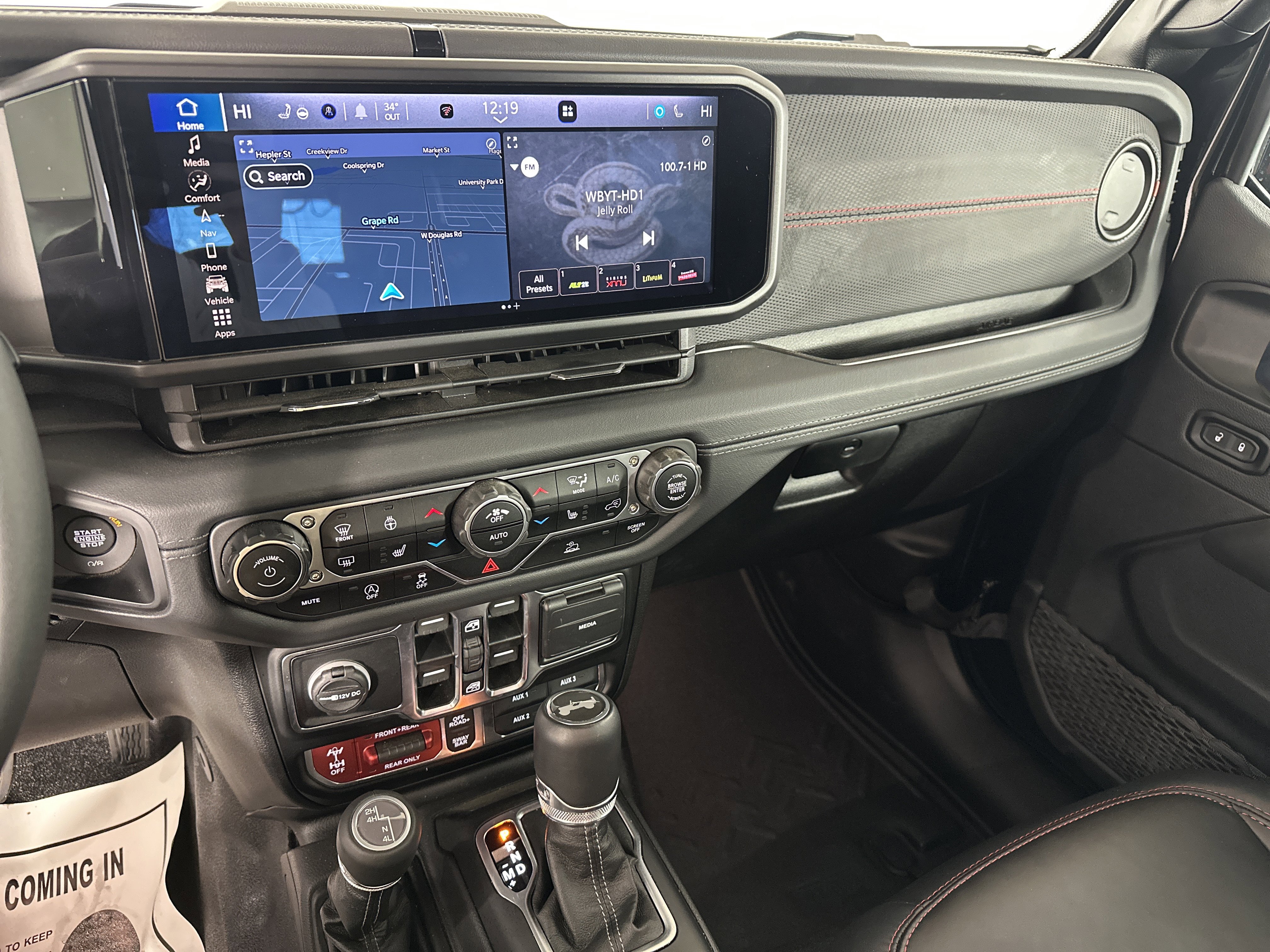 Used 2024 Jeep Wrangler Unlimited Rubicon w/ Technology Group image 4