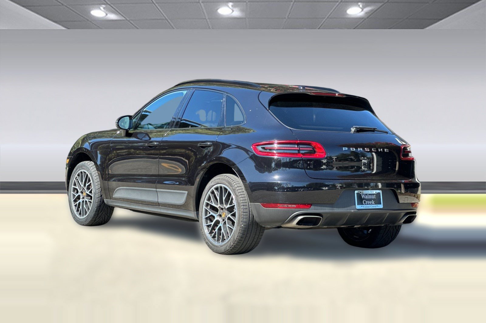 Used 2018 Porsche Macan AWD/4WD image 3