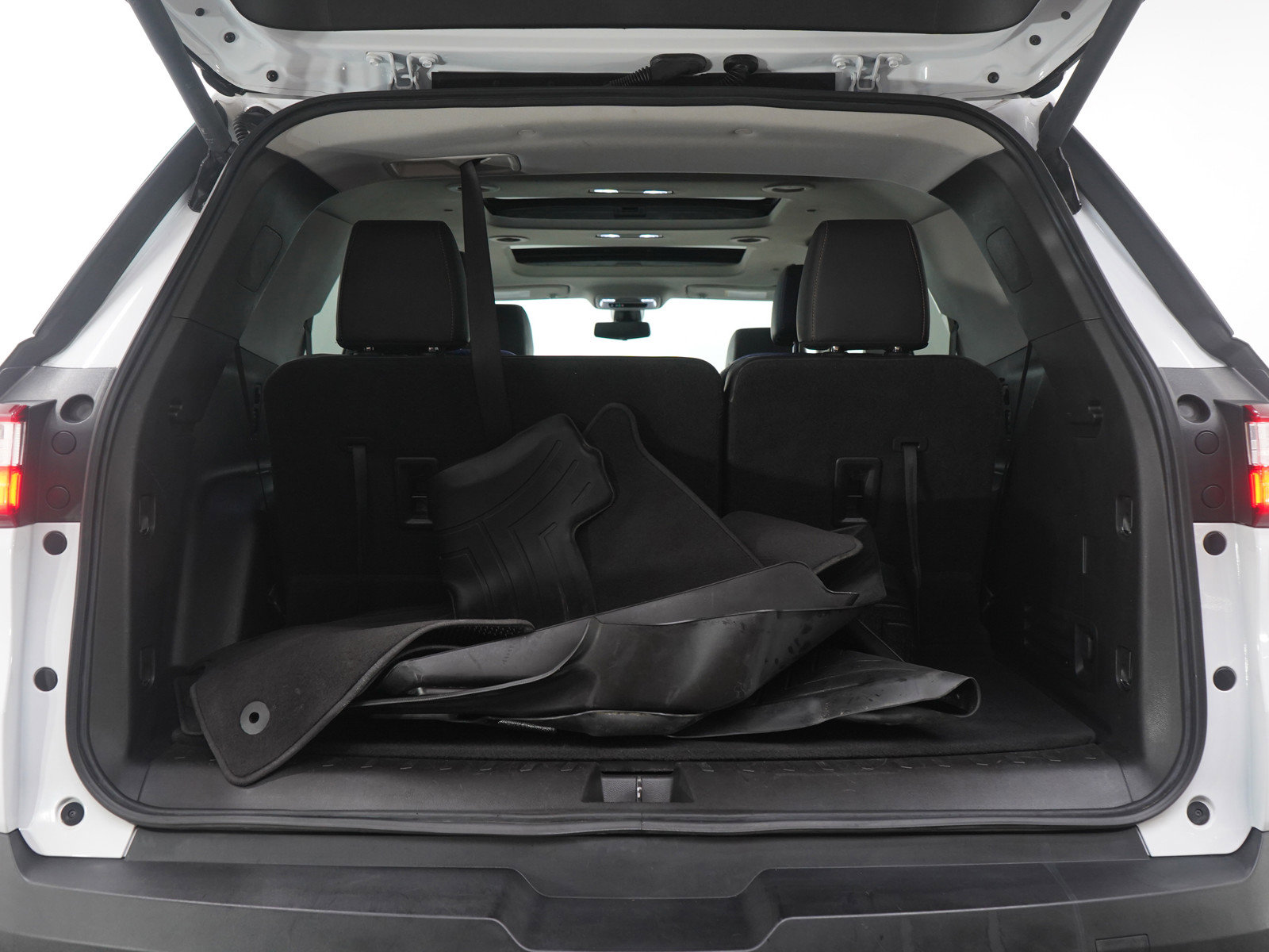 Used 2021 Chevrolet Traverse RS image 18