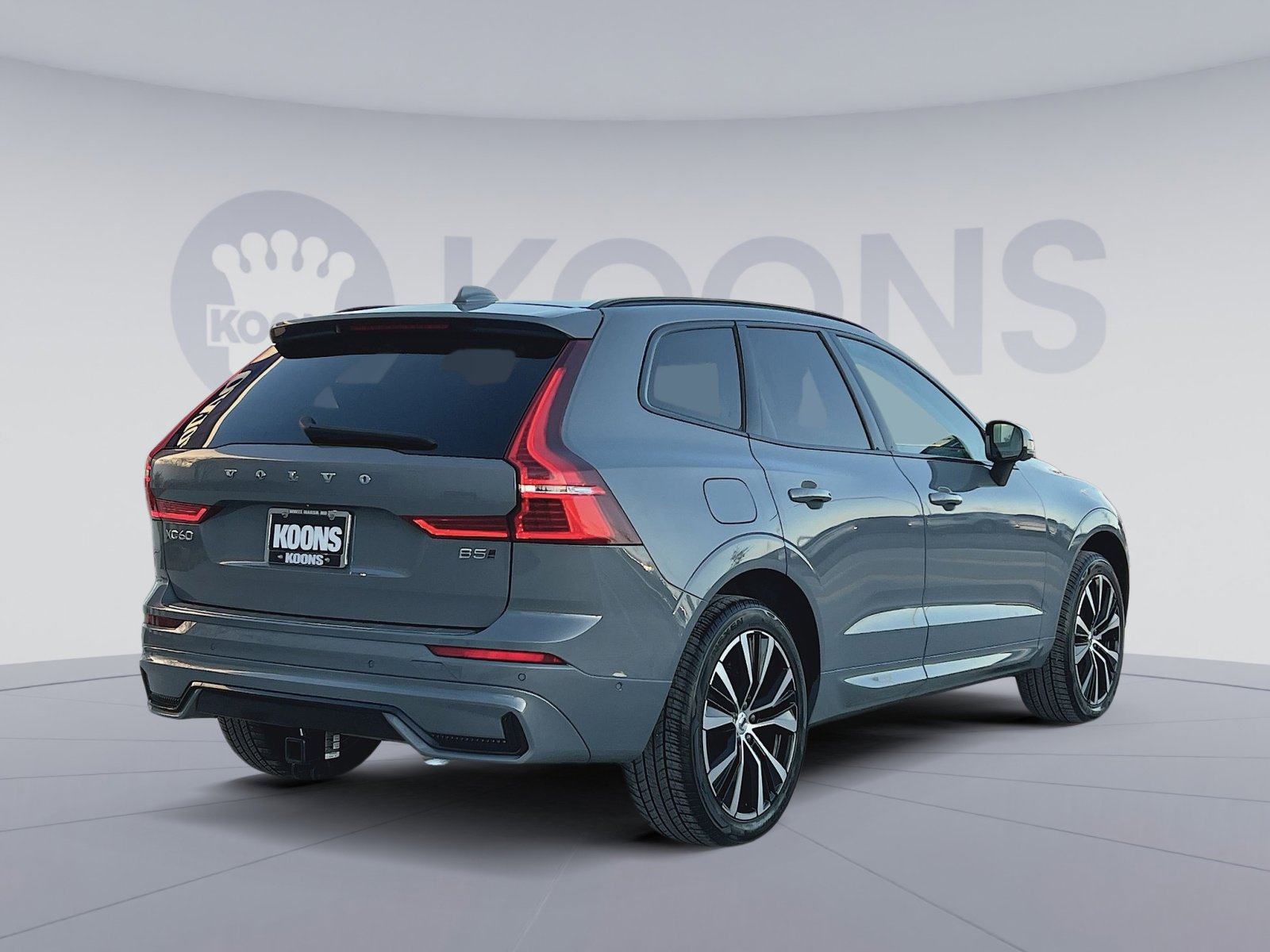 Used 2023 Volvo XC60 B5 Plus image 7
