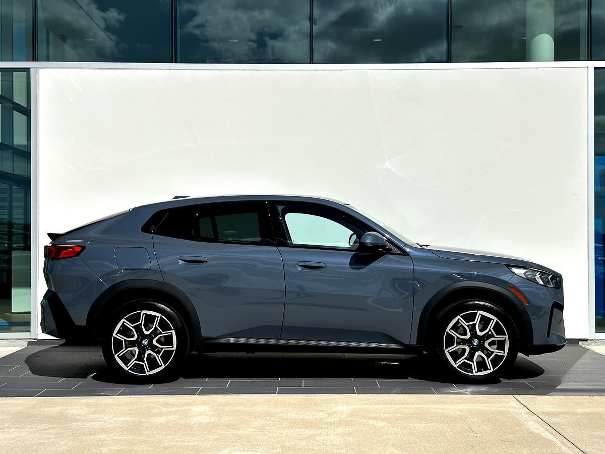 Certified 2025 BMW X2 xDrive28i image 3