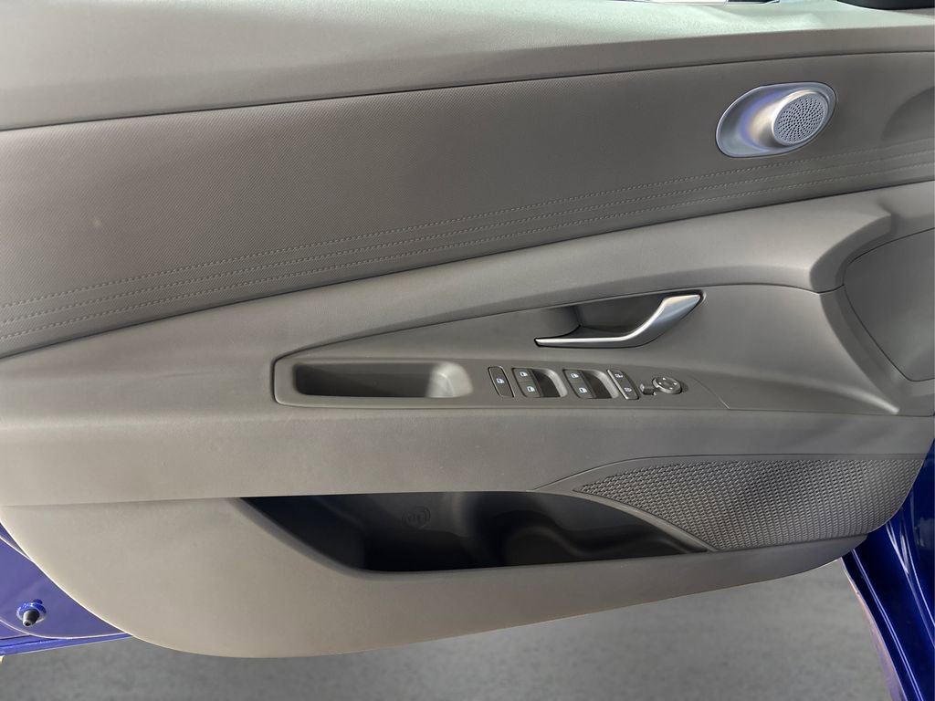 Certified 2024 Hyundai Elantra SE image 22
