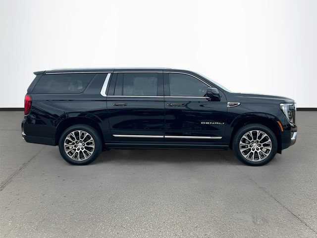 New 2026 GMC Yukon XL Denali w/ Denali Reserve Package AWD/4WD image 3