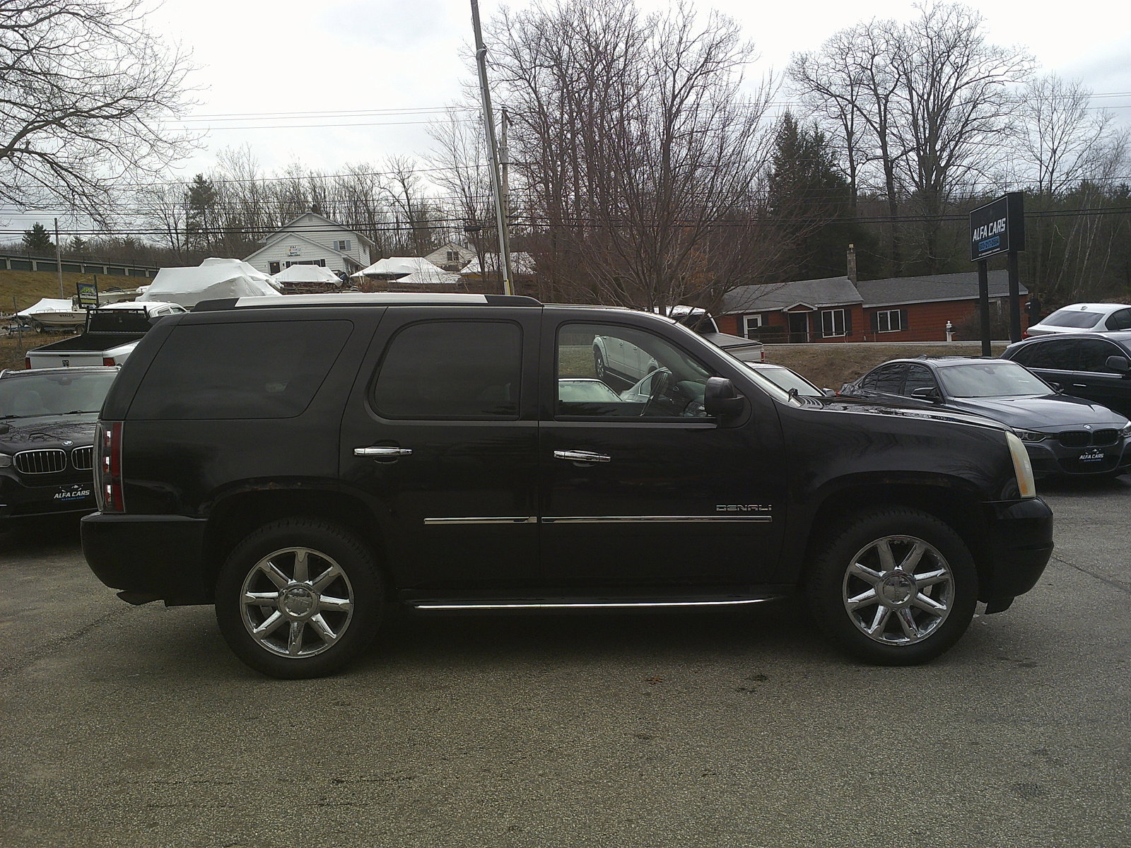 Used 2011 GMC Yukon Denali image 4