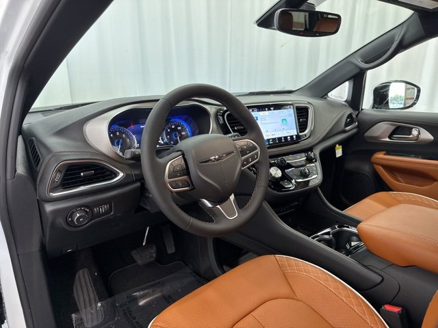 New 2026 Chrysler Pacifica Pinnacle w/ Trailer Tow Group image 10