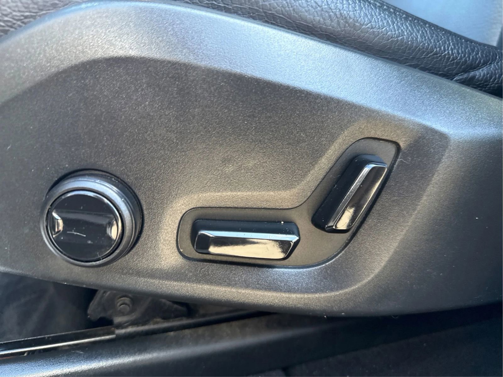 Used 2021 Volvo XC60 T6 Momentum AWD/4WD image 18