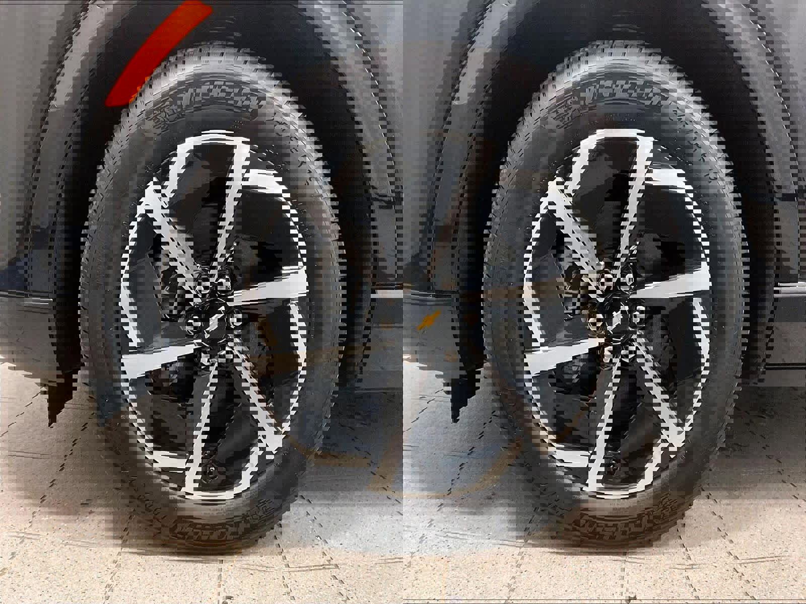 Used 2025 Chevrolet Equinox EV LT w/ Convenience Package image 7