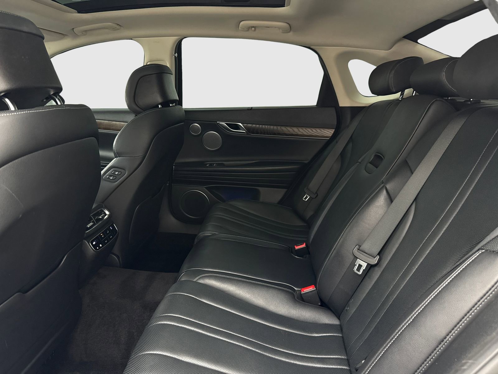 Used 2022 Genesis G80 2.5T w/ Prestige Package image 37