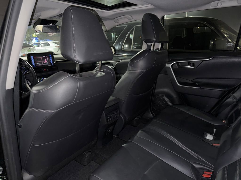 Used 2020 Toyota RAV4 XLE Premium image 16