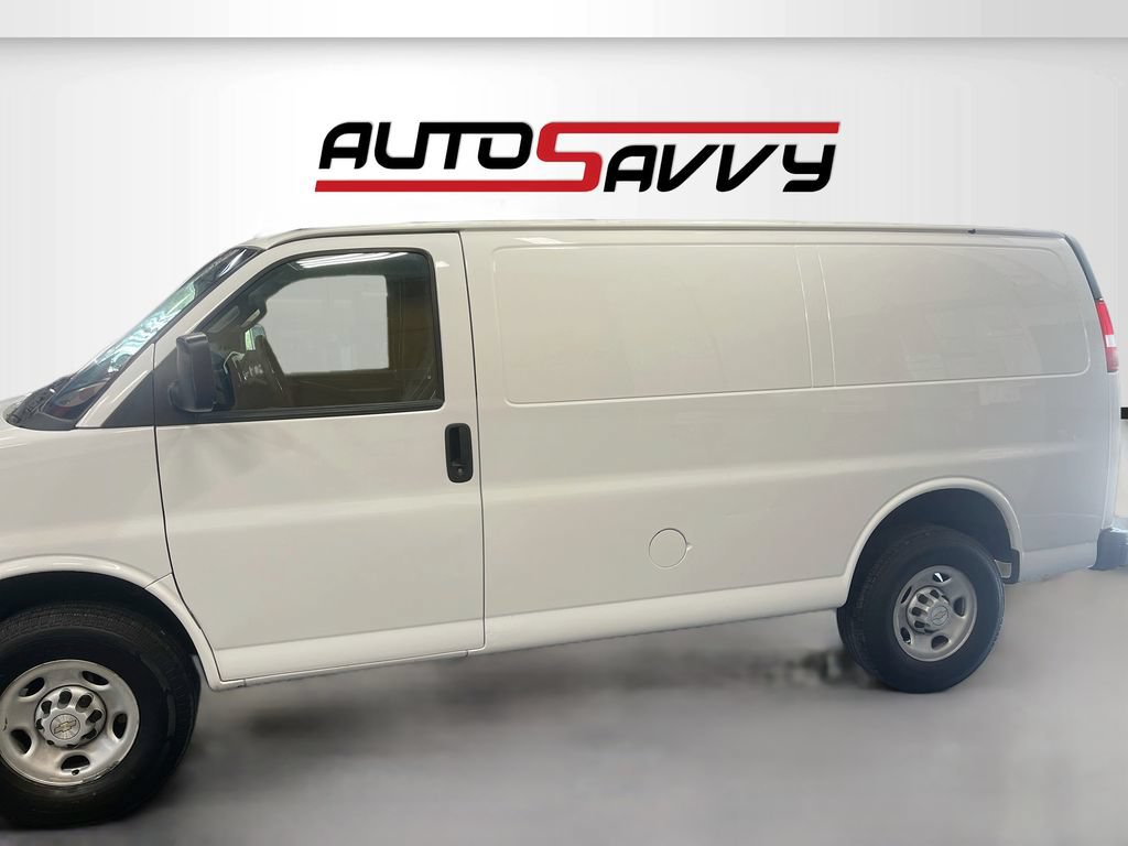 Used 2024 Chevrolet Express 2500 w/ Driver Convenience Package RWD image 4
