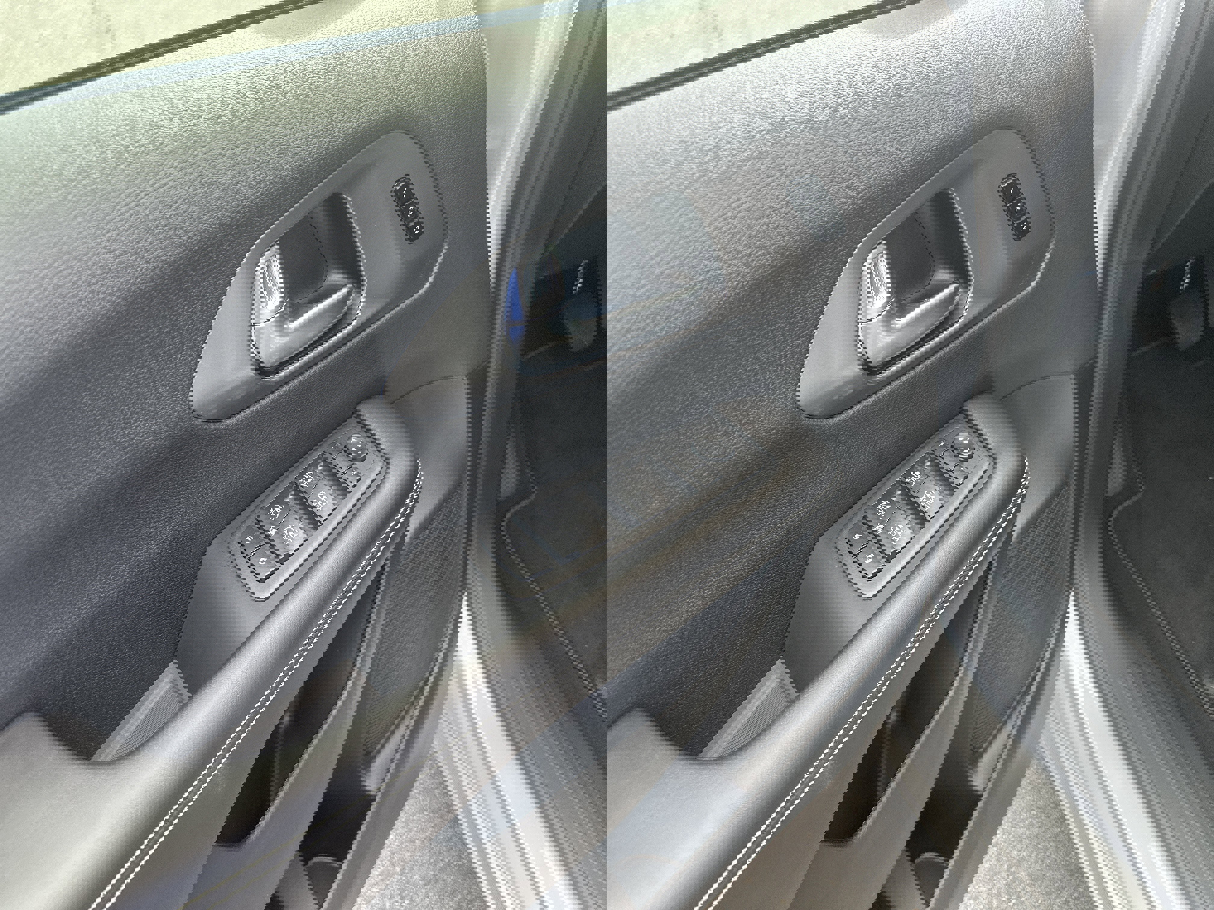 New 2026 Chrysler Pacifica Select image 12