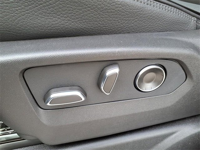 New 2026 GMC Yukon Denali w/ Sun & Power Step Package image 9