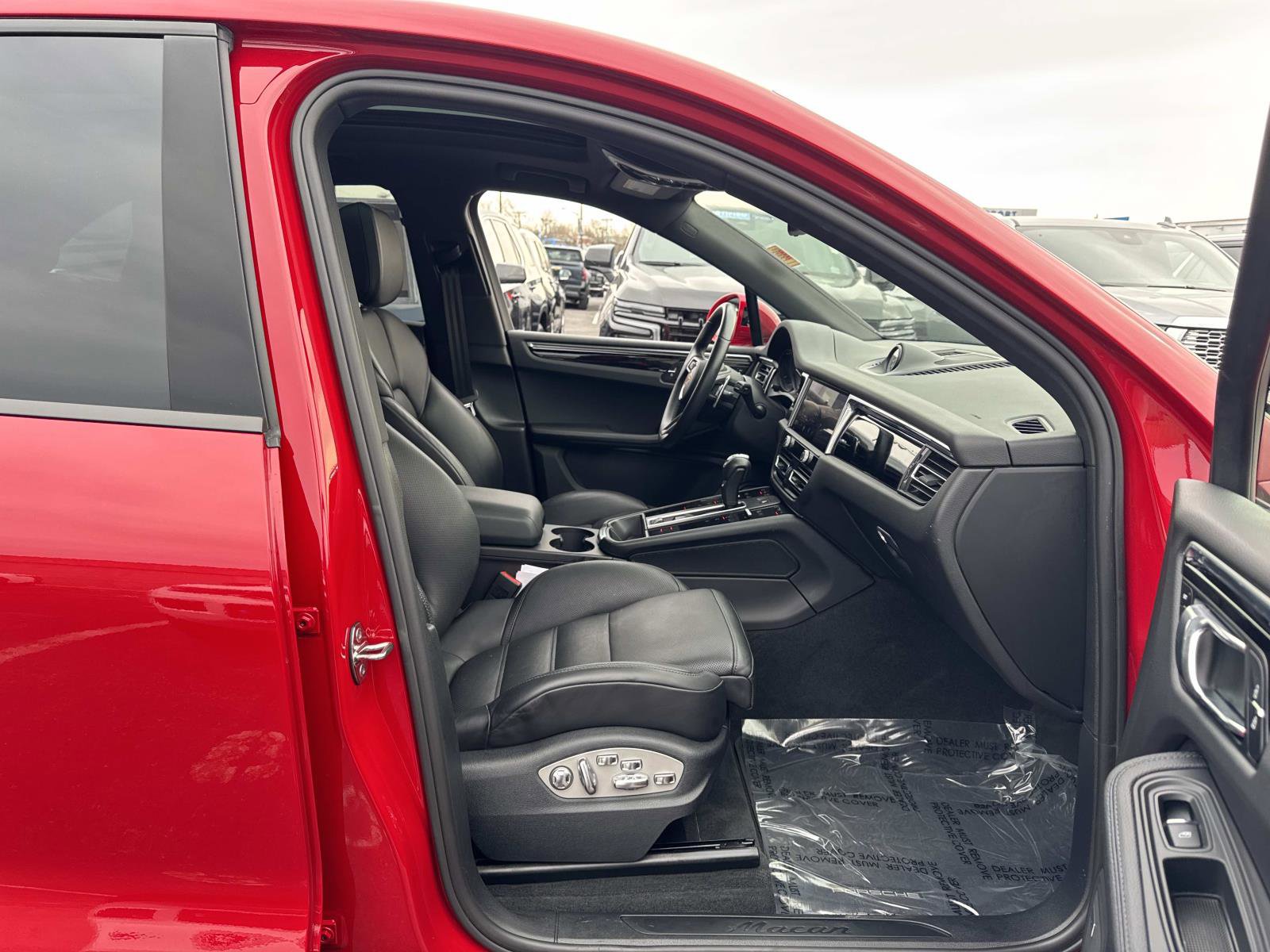 Used 2022 Porsche Macan image 14