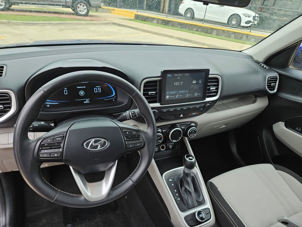 Used 2025 Hyundai Venue SEL FWD image 16