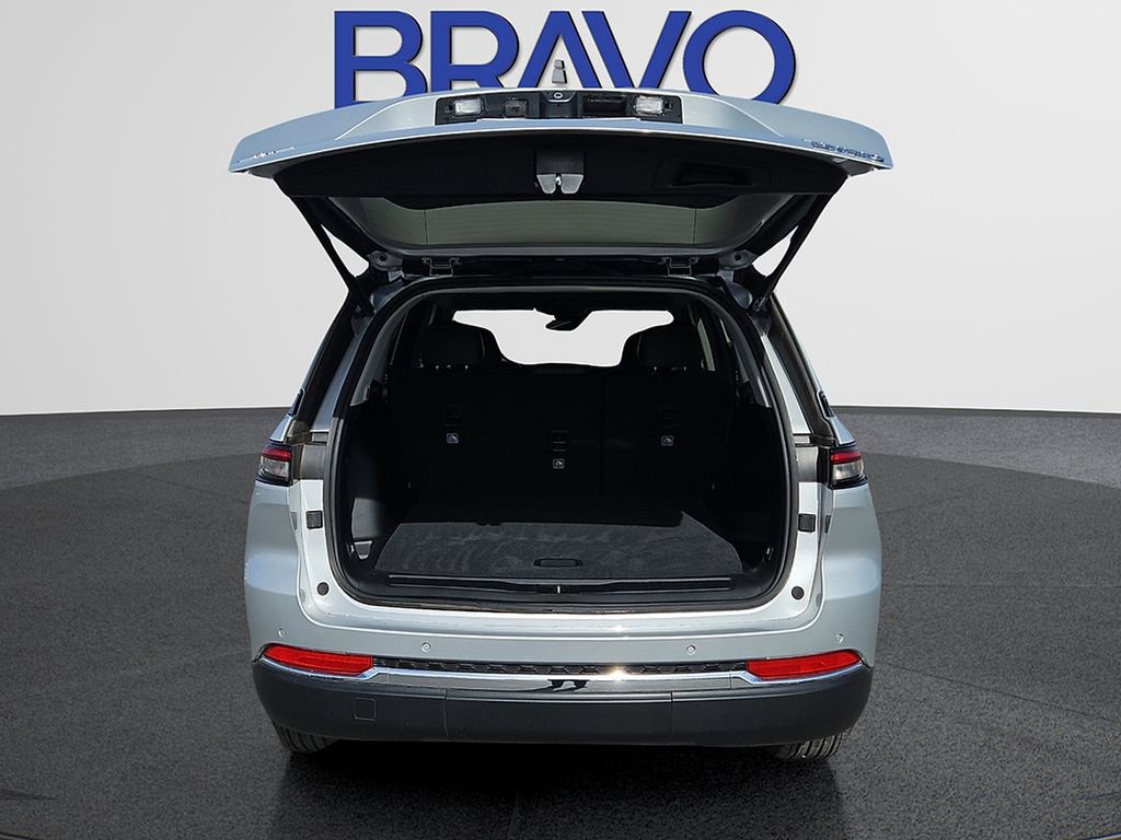 Used 2023 Jeep Grand Cherokee Limited w/ Luxury Tech Group II image 14