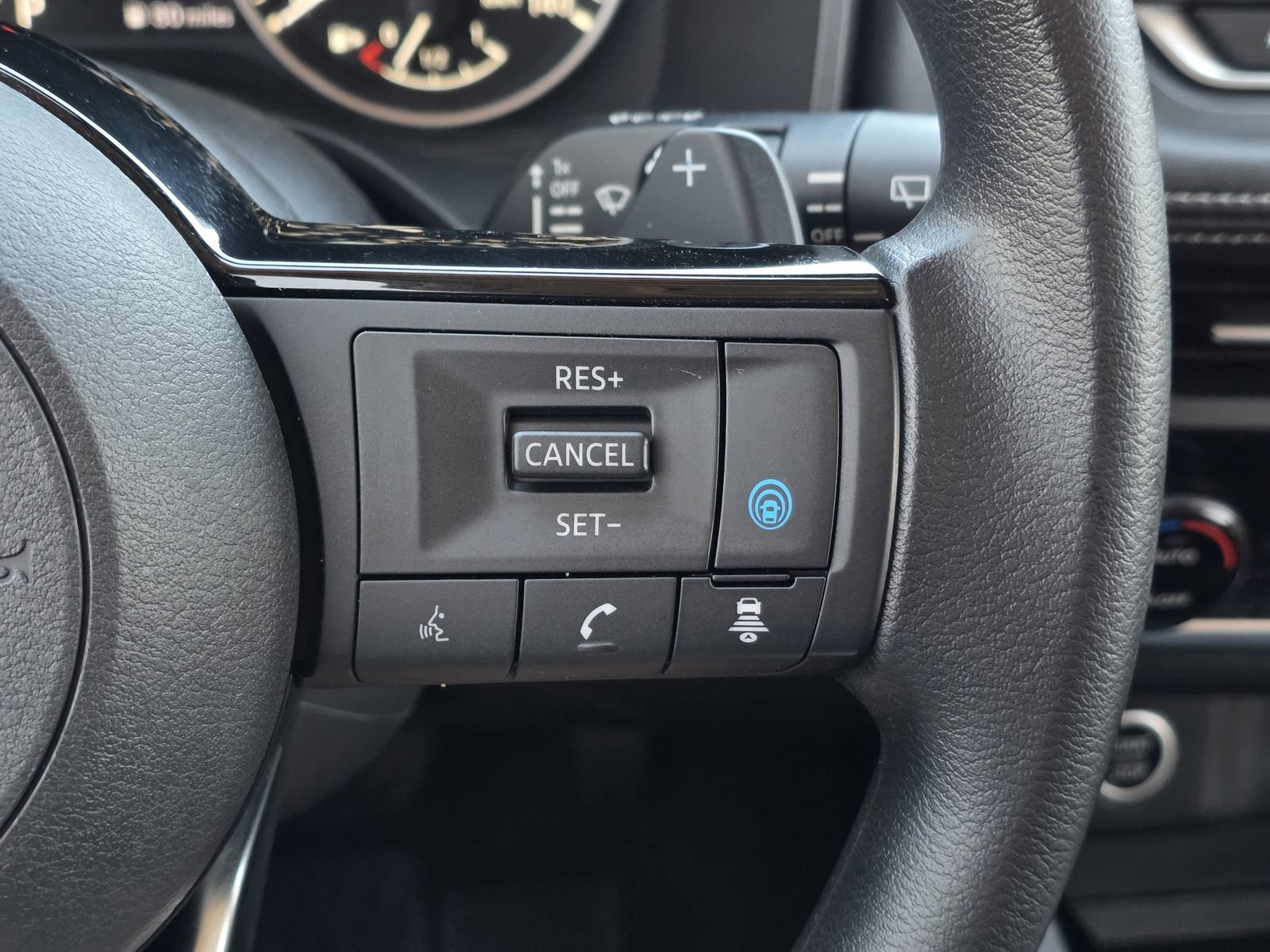 Used 2023 Nissan Rogue SV image 24