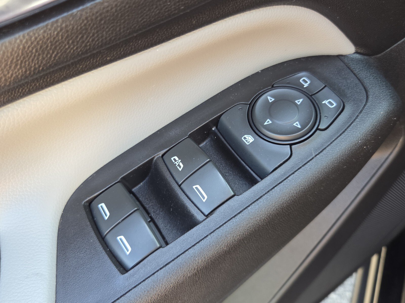 Used 2020 Chevrolet Equinox LS FWD image 28