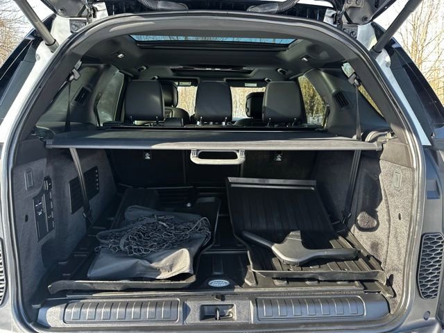 Used 2023 Land Rover Discovery S R-Dynamic image 17