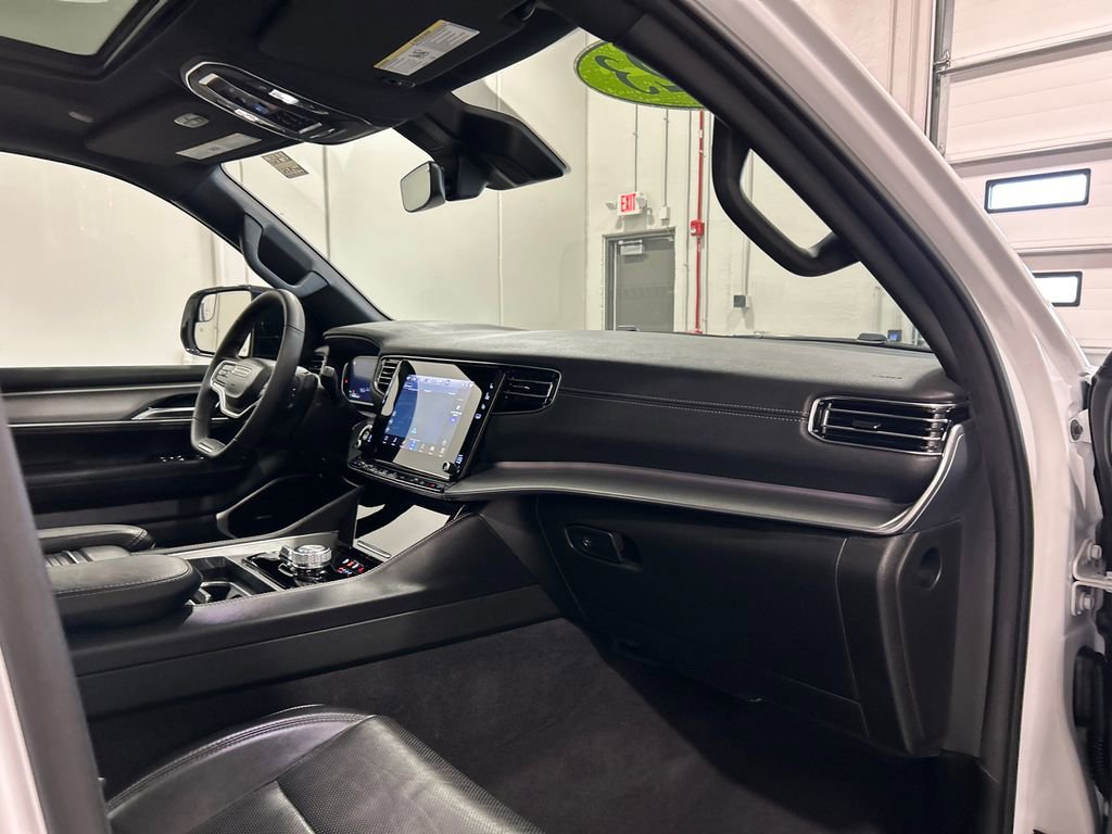 Used 2023 Jeep Wagoneer 4WD w/ Convenience Group I image 39