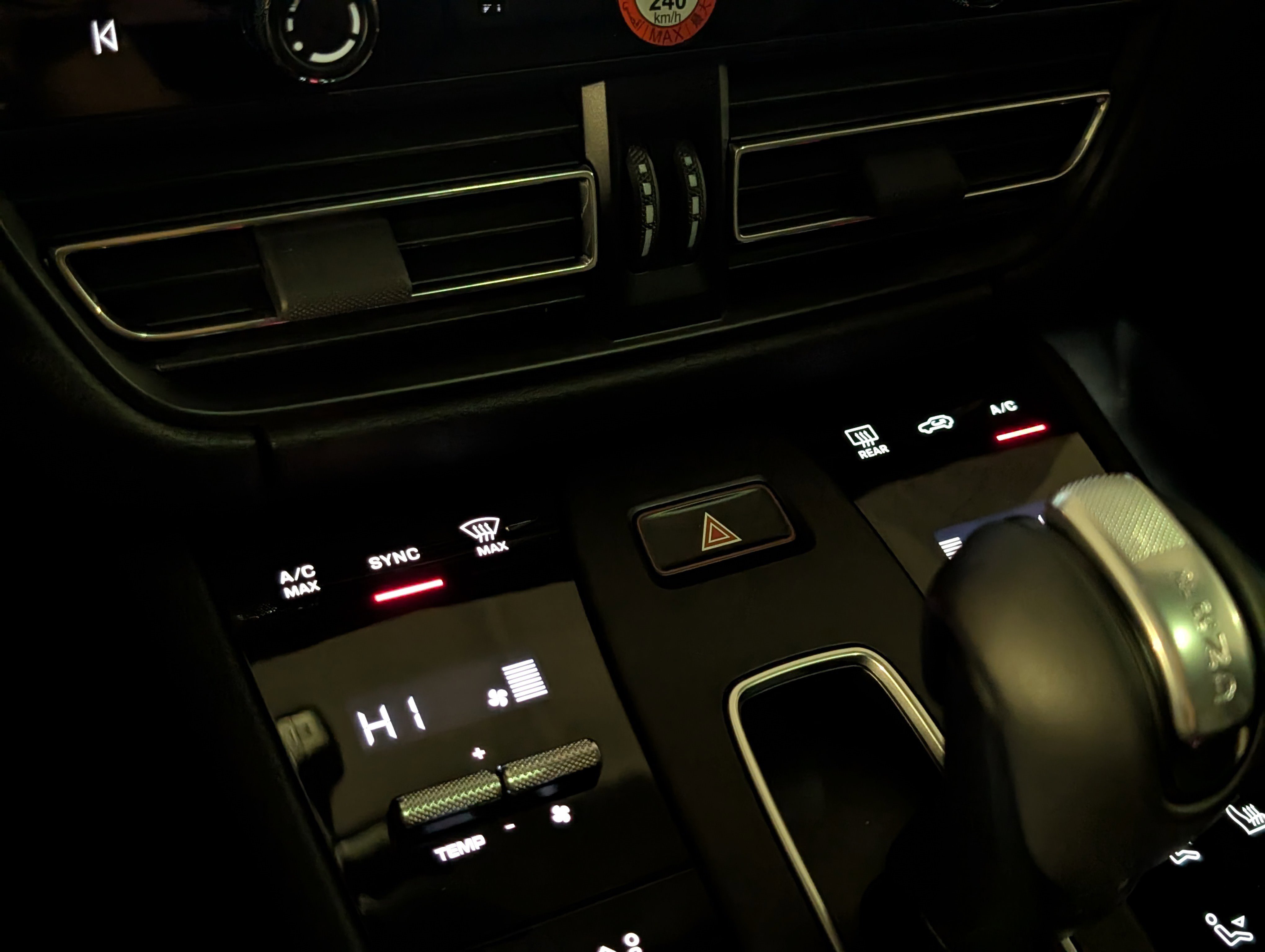 Certified 2025 Porsche Macan image 38