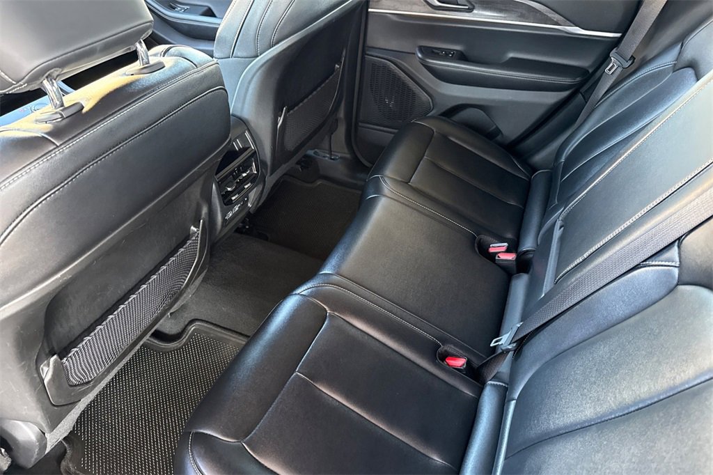 Used 2024 Jeep Grand Cherokee Limited image 5