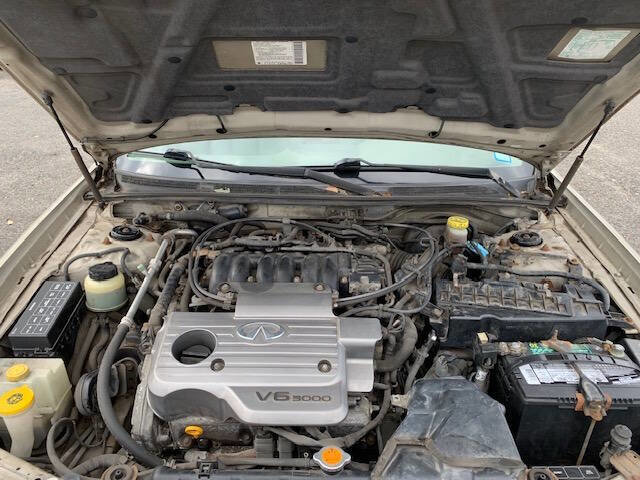 Used 2001 INFINITI I30 image 3