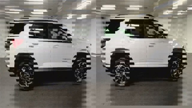 Used 2025 GMC Terrain Elevation w/ Elevation Premium Package image 9