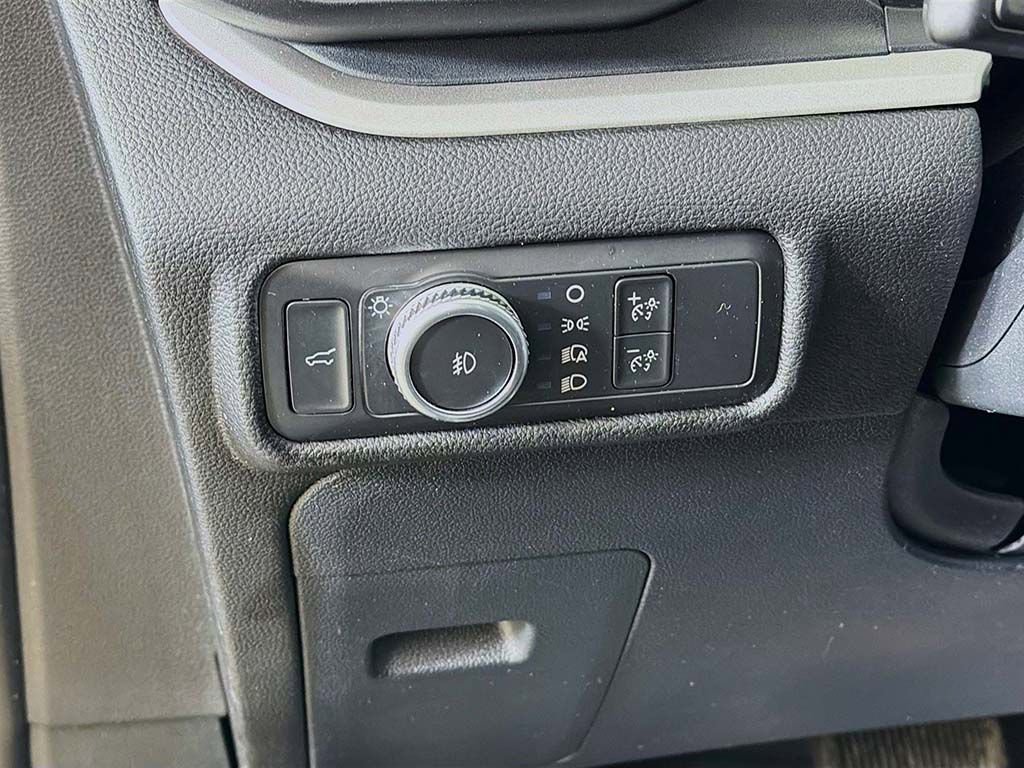 Used 2022 Ford Explorer XLT w/ Equipment Group 202A image 29