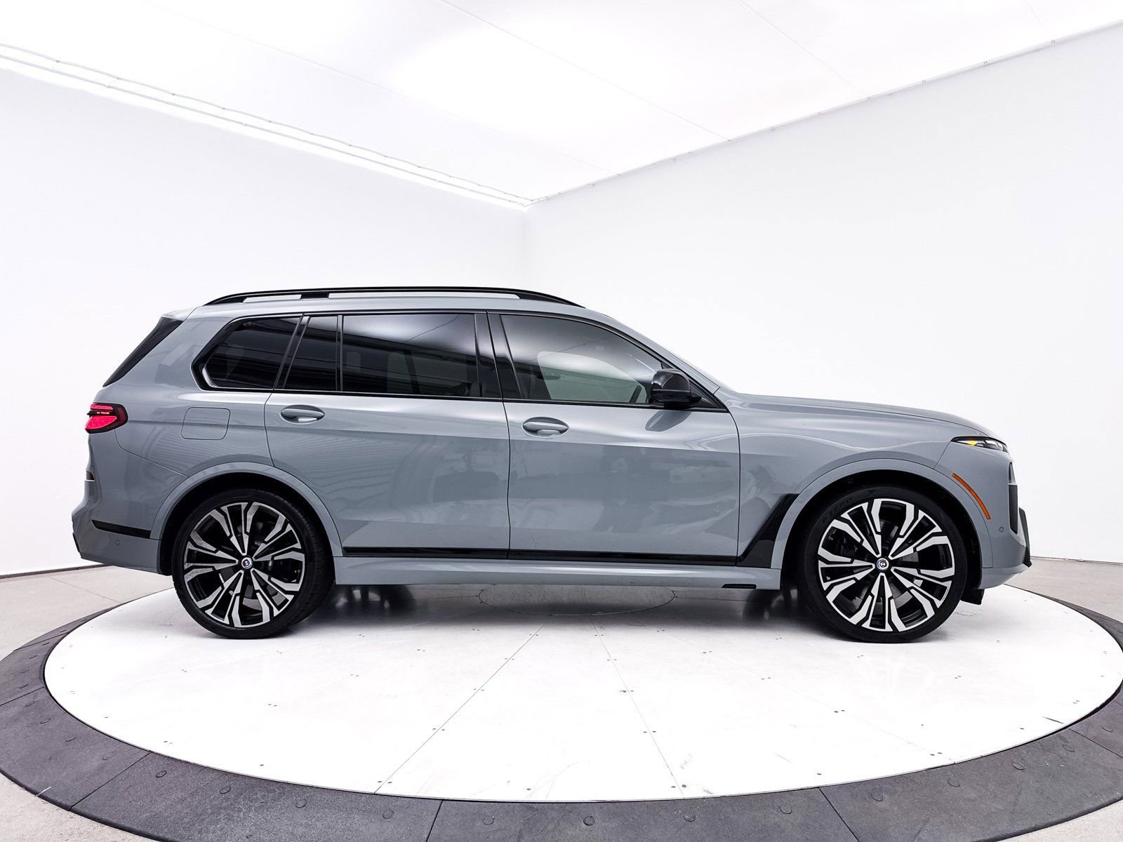 Used 2023 BMW X7 M60i w/ Executive Package AWD/4WD image 46