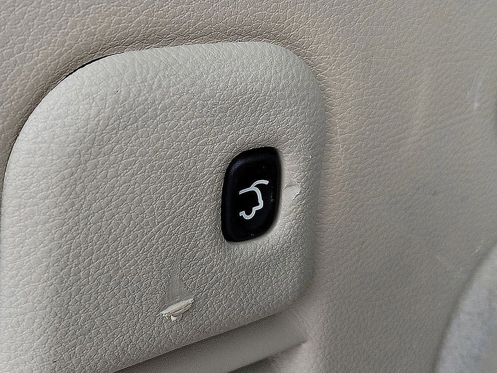 Used 2019 Jeep Grand Cherokee Overland image 36